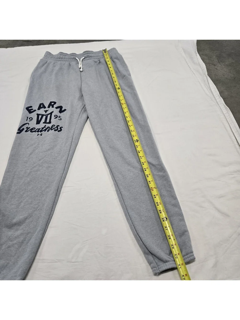 EUC Men's MEDIUM Under Armour Project Rock Grey Sweatpants Heavy Terry 1370455